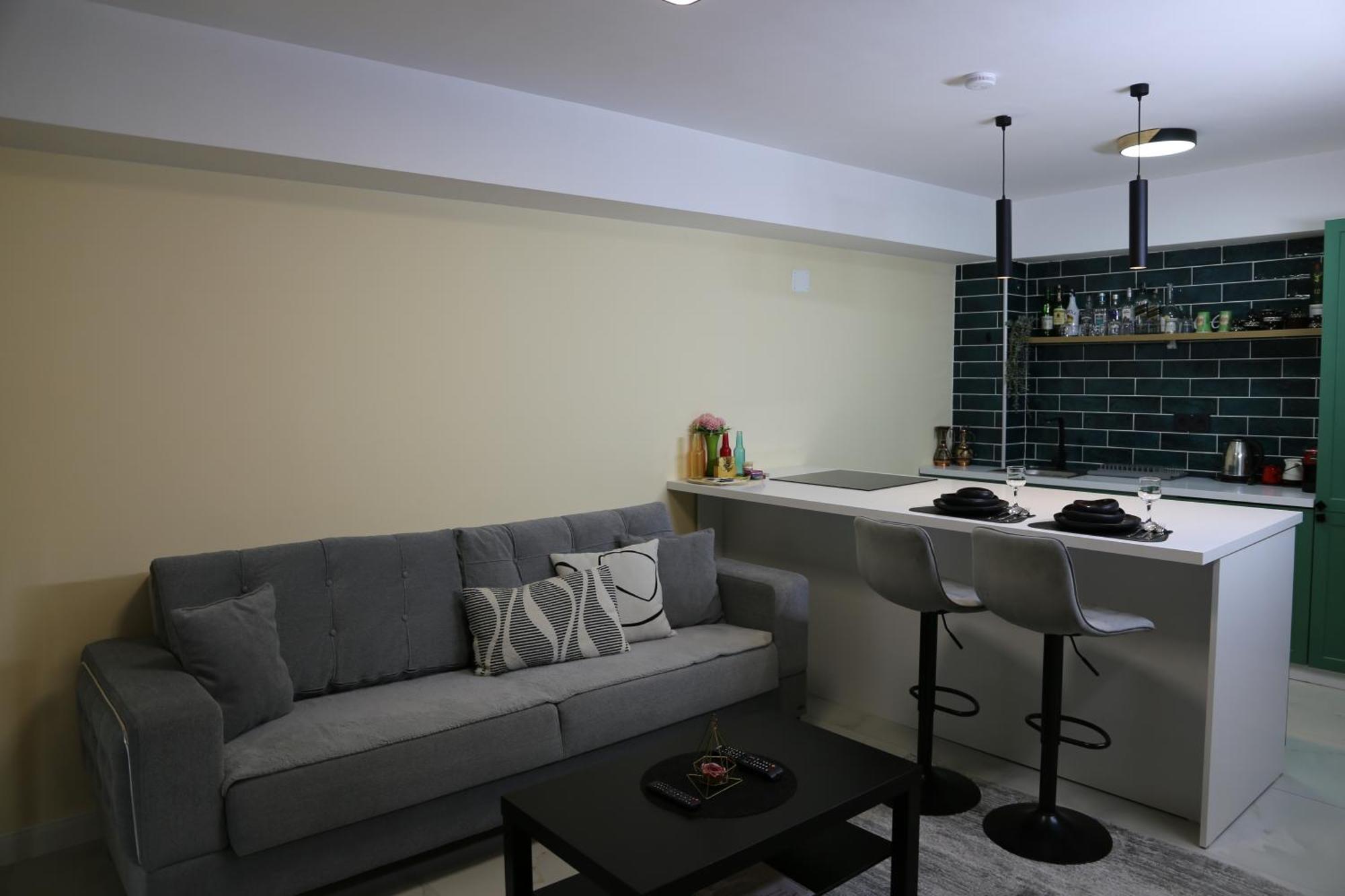 Bazar Charm- Cozy Urban Retreat In Historic Heart Apartment *