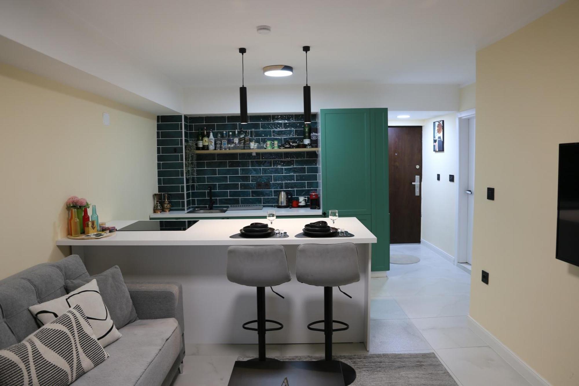 Bazar Charm- Cozy Urban Retreat In Historic Heart *