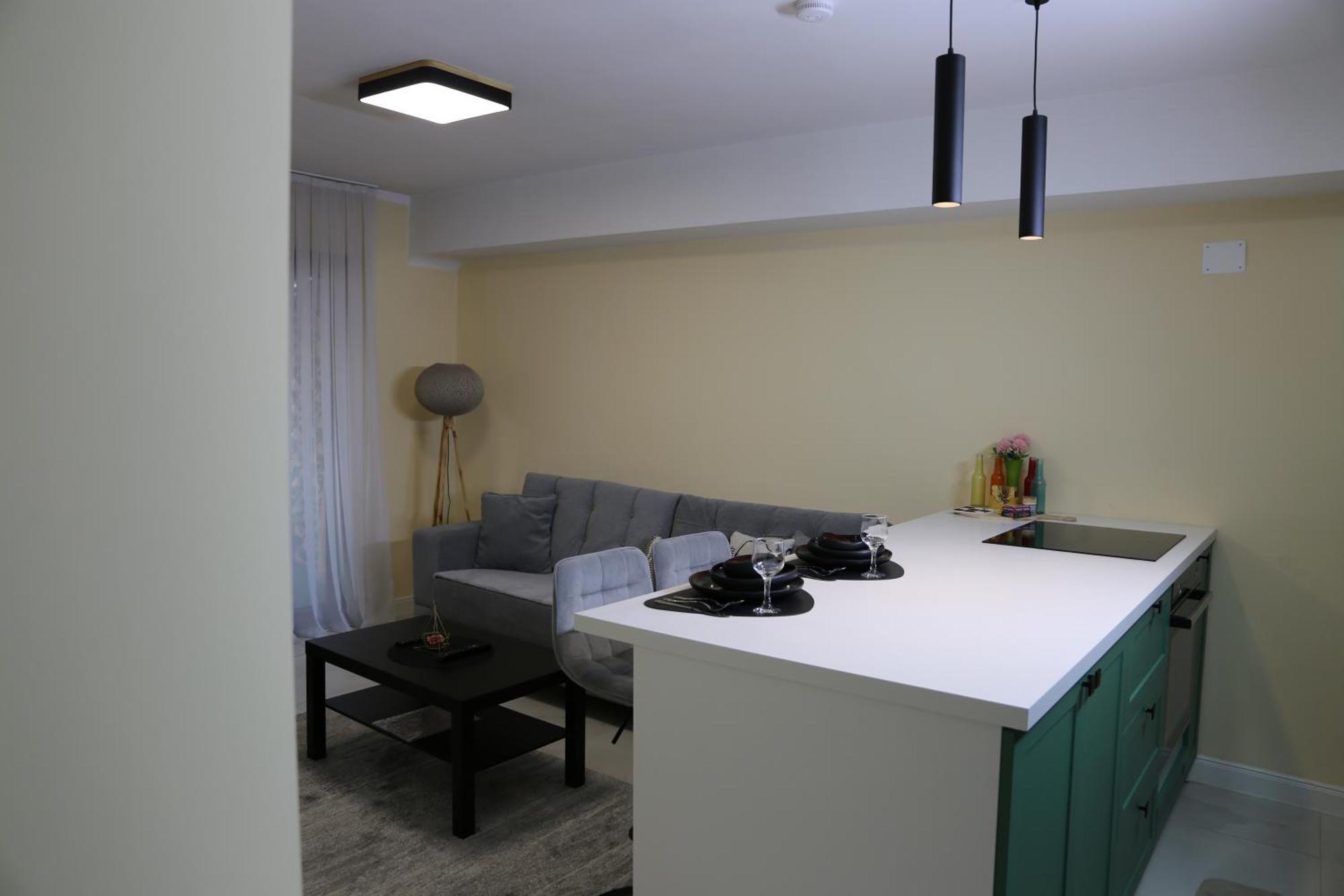 Bazar Charm- Cozy Urban Retreat In Historic Heart Apartment *